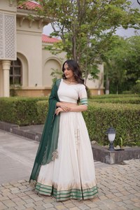 Conjunto de Lehenga Choli de Viscosa Jacquard Premium para Mujer, Marca Onam, con Dupatta en Contraste - Product Image 1