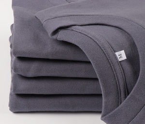 เสื้อยืดเจอร์ซีย์ผู้ชายแบบขายส่ง ปรับแต่งได้ พิมพ์ลายพัฟ ลายเรียบ แขนสั้น ทรงปกติ ระบายอากาศได้ดี เป็นมิตรกับสิ่งแวดล้อม - Product Image 1