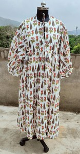 Robe midi en coton imprimé pour femme, col profond avec fermeture à cordon - Product Image 4
