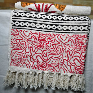 Manta Decorativa Moderna con Estampado Floral, Hecha a Mano en India, 100% Algodón Orgánico, Ecológica, Suave, con Borlas - Product Image 1