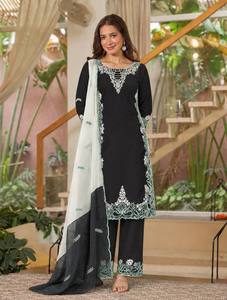 Conjunto de Salwar Kameez Reversible de Seda Bordada para Mujer, Kurta, Pantalón y Dupatta, Color Crema y Rosa, para Fiestas, Bodas y Eventos Étnicos - Product Image 4