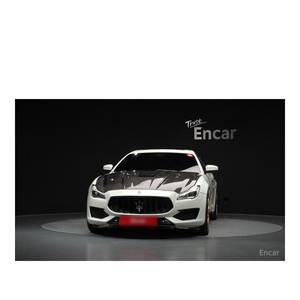 Maserati Quattroporte GTS 3.8 V8 GranSport 2018, 105,444 km, Automático, Volante a la Izquierda, Asientos de Cuero, Cámara Trasera - Product Image 3