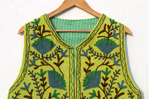 Gilet sans manches pour femme, veste en velours brodée à la main avec un look vintage, vestes courtes - Product Image 2