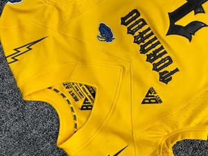 Uniformes de Fútbol Americano para Adultos 2026 de la Más Alta Calidad, Diseño Personalizado, Impresión por Transferencia de Calor, Jersey de Tela Twill Integrada - Product Image 2