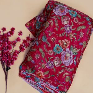 Robe de mariée ethnique indienne de luxe en tissu crêpe léger avec broderie florale rose fuchsia pour mariage/occasion spéciale - Product Image 2