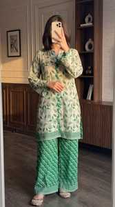 Ensemble de 2 pièces en tissu lawn imprimé de qualité supérieure pour femmes, collection été, vêtements indiens et pakistanais, tenue légère pour tous les jours - Product Image 4