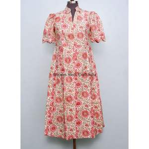 ชุดเดรสผู้หญิง Kangura ผ้าฝ้าย 100% รักษ์โลก ทรงเอวธรรมชาติ ลายดอกไม้ ความยาวปานกลาง คอวี แขนสั้น ตกแต่งกระดุม ซักได้ - Product Image 3