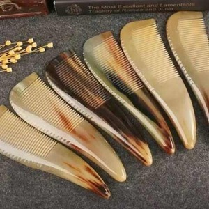 Peine de Cuerno de Búfalo Premium Hecho a Mano, Natural, Tradicional, Ecológico, Proveedor de Artesanía - Product Image 2