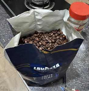 Compre Cápsulas de Café Lavazza Crema E Gusto 8869 con Cafetera Premium al por Mayor - Product Image 3