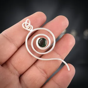 Pendentif en laiton en argent sterling 925 avec pierres précieuses, tourmaline verte de guérison, forme ronde, serti clos, pour femmes, vente en gros - Product Image 2