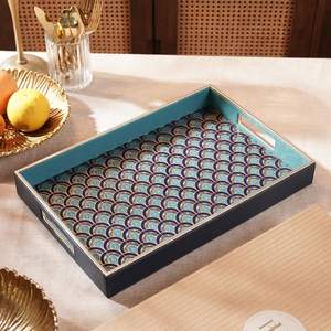 Bandeja Rectangular Metálica Dorada y Negra, Bandeja Decorativa para Desayuno, Café y Té, Vajilla Premium para Aperitivos y Hogar - Product Image 1