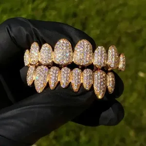 Grillz de Moda Hip Hop, Chapados en Oro, con Circonita Cúbica de Corte Brillante Redondo, Microincrustaciones, Estilo Unisex - Product Image 1
