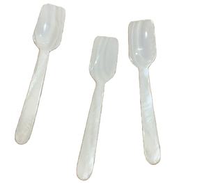 Elegante cuchara vietnamita de nácar hecha de concha de ostra para servir caviar, huevo, helado, café y postres. - Product Image 3