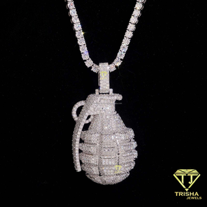 Colgante Premium Iced Out Grenade Hecho con Plata de Ley 925 y Diamantes de Moissanita, Joyería Audaz para Raperos de Hip Hop - Product Image 4