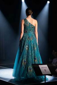 Robe de soirée de luxe asymétrique ornée de perles et de plumes de paon, robe de bal sur mesure, fabricant OEM - Product Image 4