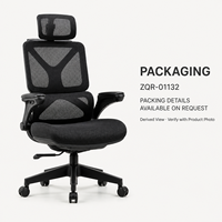 Chaise de bureau moderne noire entièrement en maille avec appui-tête, soutien lombaire séparé, accoudoirs sculptés et base à roulettes noire - ArchieLeap Commercial