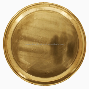 Elegante Bandeja de Servicio Moderna de Latón Tallado con Diseño Personalizable para Exhibir Velas, Artículos Decorativos y Servir Bebidas - Product Image 2