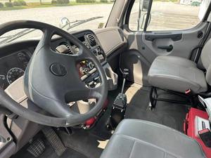 Camión Comercial Pesado con Volante a la Izquierda, 6x4, Diésel, Cabeza Tractora, para Logística de Cadena de Suministro y Transporte - Product Image 2