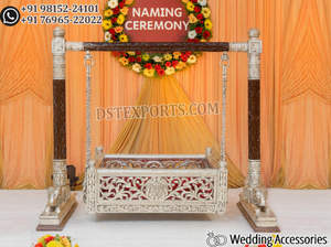 Berceau traditionnel en argent pour la cérémonie de naissance, berceau pour bébé pour la cérémonie de Namkaran Vidhi, décoration de berceau en argent design. - Product Image 4