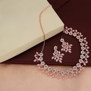 Parure de collier ras-du-cou de luxe ethnique avec fleurs en pierre rose, design feuille bohème, collier statement pour mariage, fiançailles, soirée, bijoux pour femme - Product Image 5