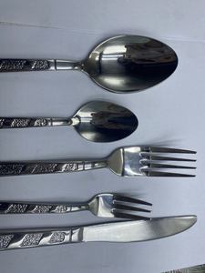 Nouveauté : Ensemble de couverts modernes en métal Lavie Creations, 5 pièces, manches au design feuille unique, vaisselle de mariage élégante, restaurant - Product Image 2