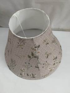 Pantalla de Lámpara de Tela Hecha a Mano con Diseño Floral, Accesorio de Lámpara de Estilo Rústico Tradicional - Product Image 2