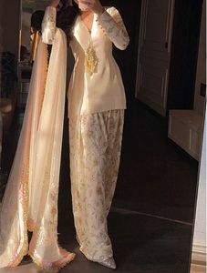 Ensemble Kurta et pantalon en soie ivoire brodée pour femmes avec dupatta, Salwar Kameez traditionnel pakistanais, tenue de mariage - Product Image 4