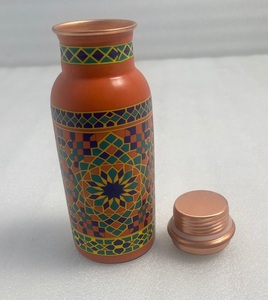 Bouteille élégante en cuivre avec autocollant, finition mate, pour la cuisine, la salle à manger, le bureau, les voyages et l'utilisation pour la consommation d'eau ayurvédique saine. - Product Image 2