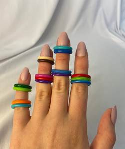 Anillo de Resina Personalizado para Mujer, Joyería Única Hecha a Mano con Colores Artísticos y Estilo Decorativo Moderno - Product Image 4