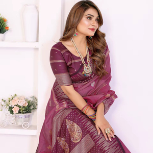 Sari de Seda Suave del Sur – Textura Lisa y Tejido Denso para un Estilo Festivo - Product Image 1