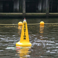 Bouée de navigation conique rotomoulée Botai PE avec charnière, résistante aux UV, protection de sécurité, bouées de marina 700*1100mm, durée de vie 15-20 ans