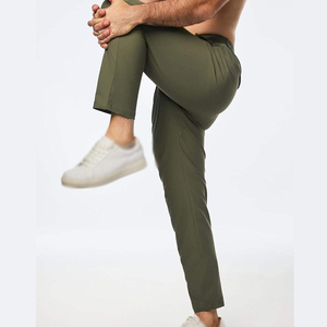 Pantalon de golf moderne et performant, design durable et flexible avec intérieur doux et confortable - Product Image 4