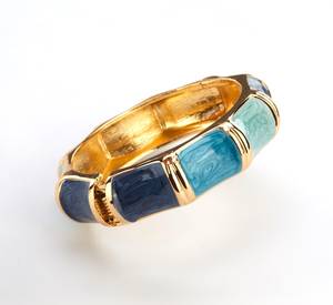 Ensemble de bracelets élégants pour femmes – Bracelets empilables en résine imprimée et métal doré, fournisseur de bijoux de mode, bracelets faits main de qualité supérieure - Product Image 5
