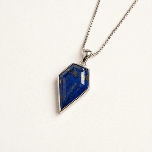 Collier pendentif en pierre précieuse naturelle Lapis Lazuli, plaqué laiton, argent, or, or rose, avec chaîne câble, cadeau, fournisseur en gros personnalisé - Product Image 5