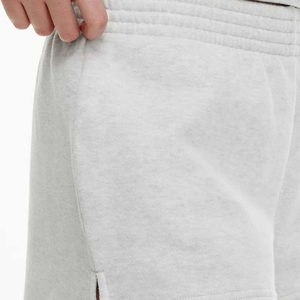 Shorts en molleton de coton épais personnalisables avec logo pour femme – Coupe ample, taille haute, style streetwear, idéal pour la gym et la détente - Product Image 5
