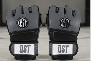 Gants d'entraînement MMA en cuir PU QST à doigts ouverts, gants de combat MMA rembourrés avec protection des articulations, attache de poignet réglable en Velcro - Product Image 3