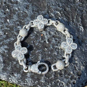 Bracelet papillon en moissanite argentée, bijoux de luxe élégants pour femmes, cadeau de mode pour fête de mariage et usage quotidien - Product Image 5