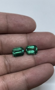 Émeraudes zambiennes naturelles non traitées, paire assortie taille émeraude 5,20 carats, vert émeraude, qualité très fine, certifiées IGI, coupe excellente, Sadiya - Product Image 2