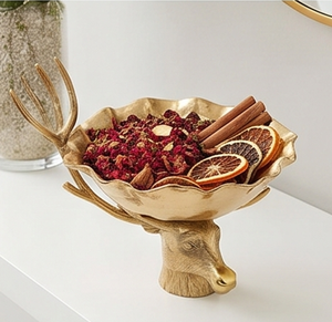 Bol décoratif élégant en forme de tête de cerf dorée, plat de service artisanal en métal, style glamour pour la table à manger et la décoration de cuisine - Product Image 6