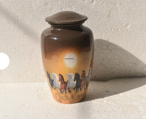 Urnes funéraires en aluminium personnalisées pour adultes, motif chevaux, grande taille, pour cendres humaines, souvenirs commémoratifs, fournitures funéraires américaines, vente en gros - Product Image 1