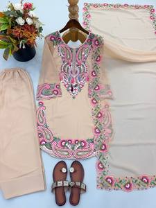 TENNECY Nuevo Conjunto de Diseño Exclusivo: Top de Georgette Puro de Alta Calidad con Bordado y Parte Inferior Farshi, Ideal para Fiestas, de Secado Rápido y Suave al Tacto - Product Image 3