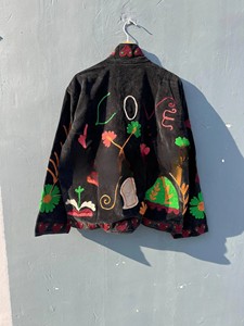 Veste en velours noir artisanale de qualité supérieure avec broderie florale Aari du Cachemire, col montant et broderie en point de chaînette - Product Image 2