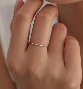 Bague Midi Super Fine en Argent Sterling, Bijou Minimaliste, Bague Empilable - Product Image 4