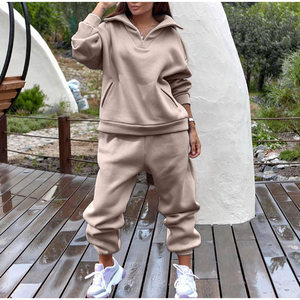 Ensemble de survêtement personnalisé à fermeture éclair, design tendance, avec passepoil cousu, deux pièces, comprenant un sweat à capuche cagoule et un pantalon de survêtement, pour femme - Product Image 3