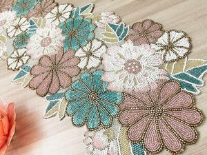 Camino de Mesa Bohemio Bordado con Flores y Cuentas para Decoración del Hogar - Product Image 1