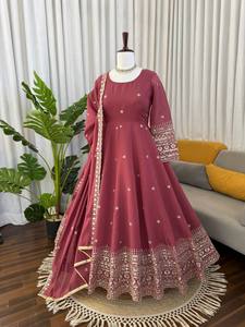 Ensemble de robe Anarkali brodée rose avec dupatta, vêtements ethniques pour femmes pour mariage, fête, Diwali - Product Image 4