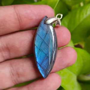 NIKHIL GEMS Pendentif en labradorite de qualité supérieure 44 carats Pierre précieuse bleue naturelle Argent 925 Plaqué or/argent Bijoux vintage unisexe OEM - Product Image 1