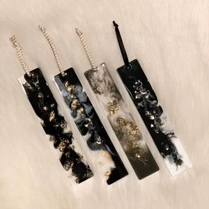 Marque-page décoratif en bois personnalisé avec paillettes, support de page de livre promotionnel, cadeau d'appréciation, design Art Déco, Diwali, durable - Product Image 1