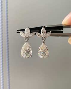 Élégantes boucles d'oreilles pendantes en forme de goutte d'eau avec diamants en or blanc massif, diamants CVD HPHT créés en laboratoire, motif fleur marquise, fermoir poussoir, pour soirée - Product Image 6