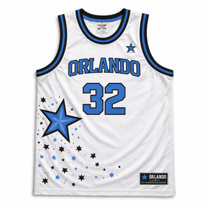 Camiseta de Baloncesto Personalizada para Equipos Escolares, de Secado Rápido, Transpirable, 100% Poliéster, con Nombre y Número del Jugador Bordados - Product Image 1